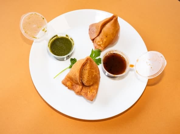 Veggie Samosa (2pcs).